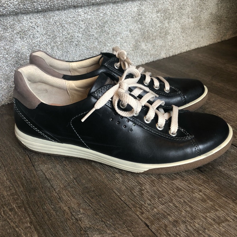 Ecco Sneakers